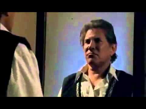 La Extranjera Trailer