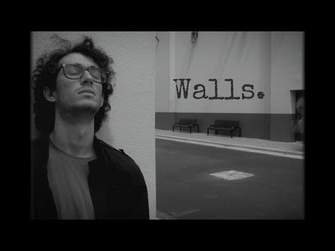 Walls. - A Lumière