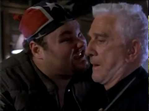 Camouflage (2001) - trailer Leslie Nielsen, Lochlyn Munro
