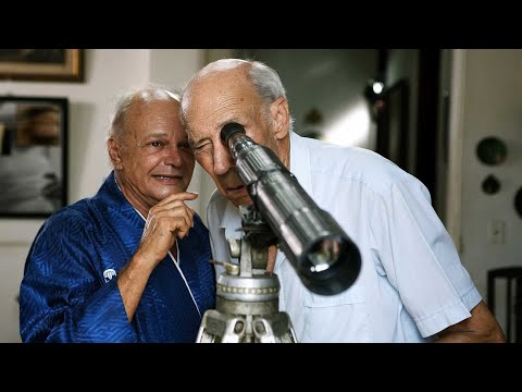 Esther En Alguna Parte Trailer