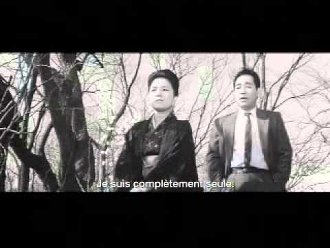 Une jeune fille à la dérive