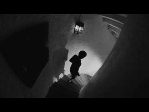 LO MÁS IMPORTANTE DE LA VIDA ES NO HABER MUERTO.film.trailer.mov