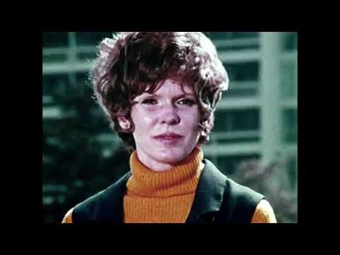 How to Be a Candid Woman - Trailer