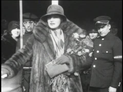 Greta Garbo - Crying while leaving Sweden 1929