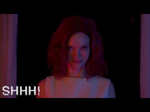 CORTO DE TERROR  - (”REFLEJOS MALDITOS”) 💄 - SHHH!