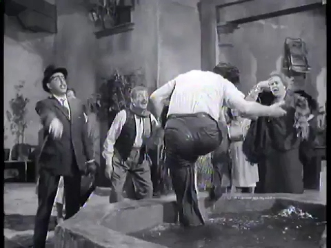 El Dolor de Pagar la Renta -  Capulina vs. los inspectores.