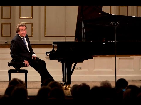 Rudolf Buchbinder plays Beethoven Piano Sonatas - Vol 1