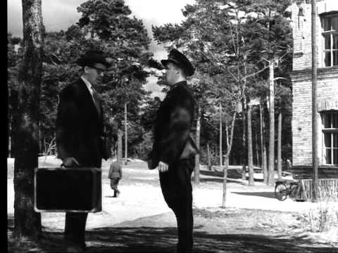 Tyttö lähtee kasarmiin (1956) Trailer