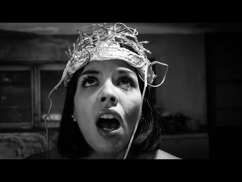 MÓNICA EN TRANCE - Trailer