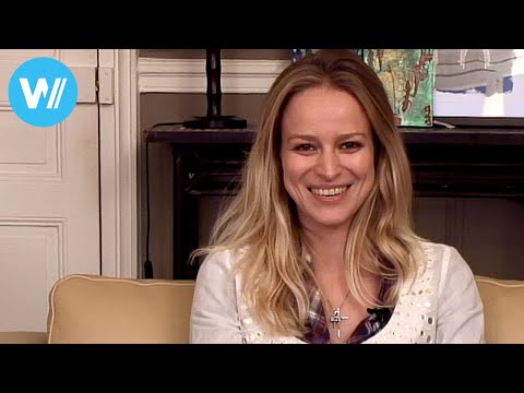 What does a handbag reveal about a woman's personality?