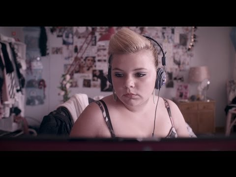 SITTING NEXT TO ZOE - offizieller Trailer