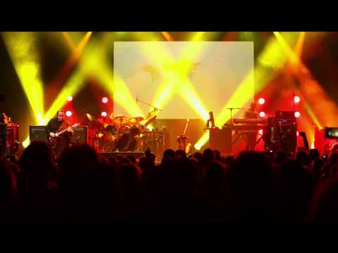 A Sunday Night Above The Rain - Trailer