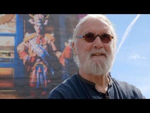 Billy Connolly sees the new Glasgow murals for the first time