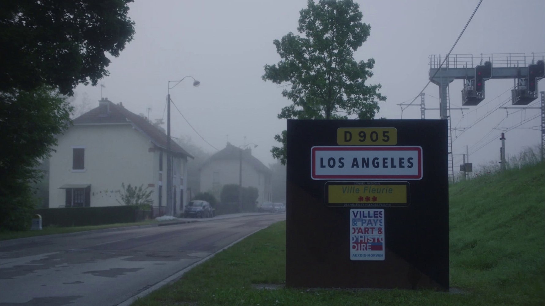 Backdrop for La mémoire des grands chiens