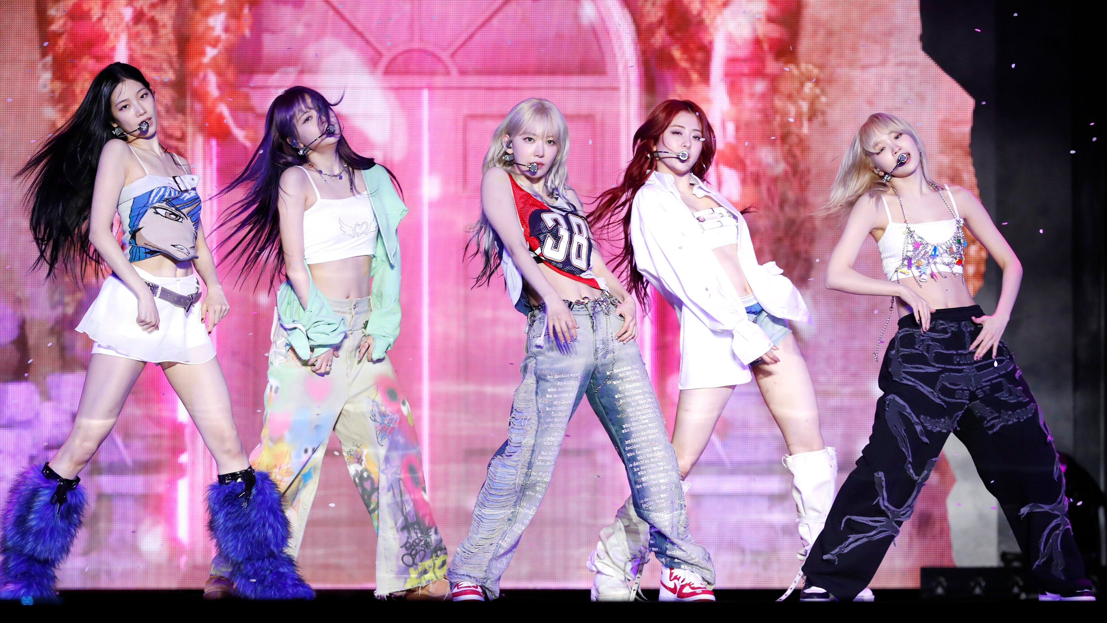 Backdrop for LE SSERAFIM COMEBACK SHOWCASE ‘EASY’