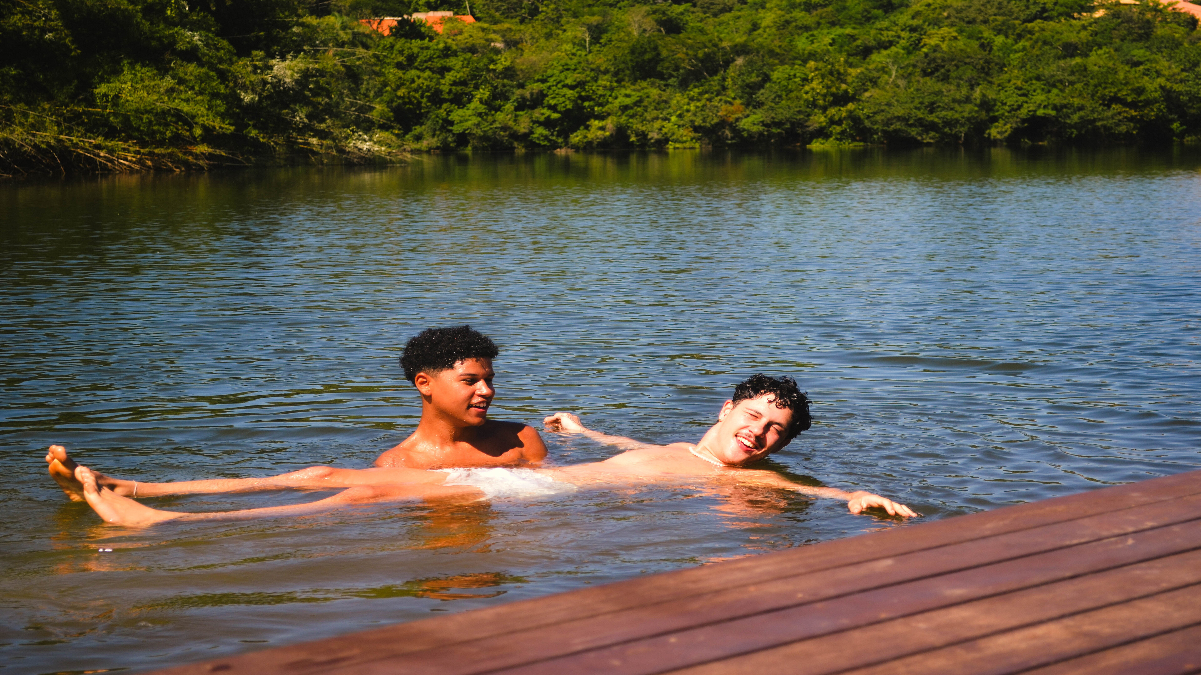 Backdrop for Enquanto Ele Não Volta