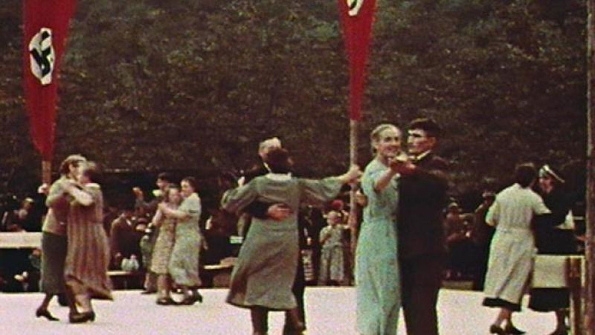 Backdrop for Chronicle Of The Third Reich