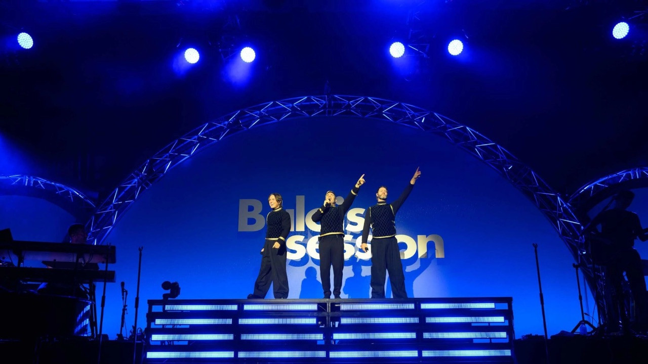 Backdrop for Take That play Baloise Session