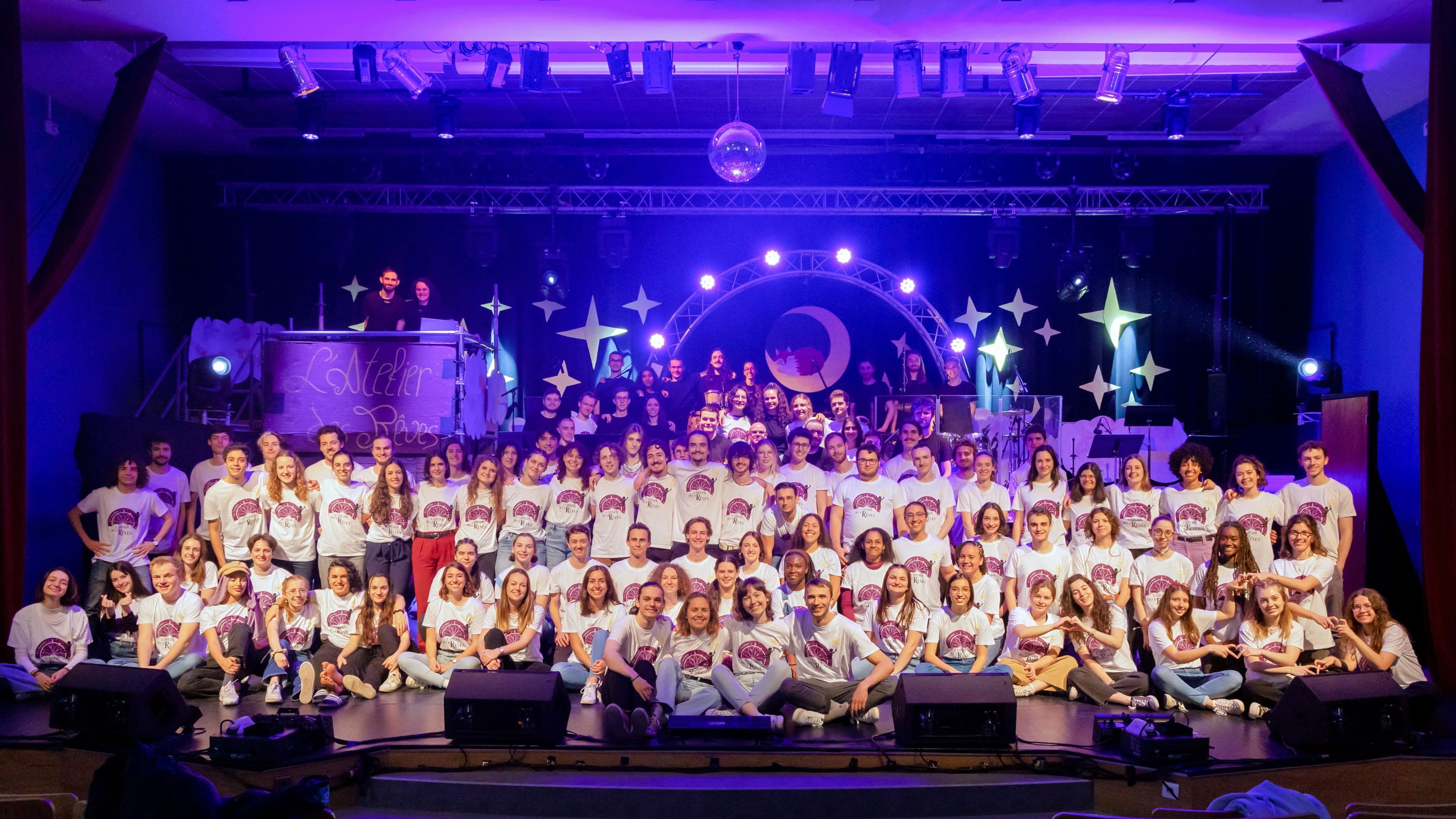 Backdrop for Les Enfoiros, L'atelier des rêves