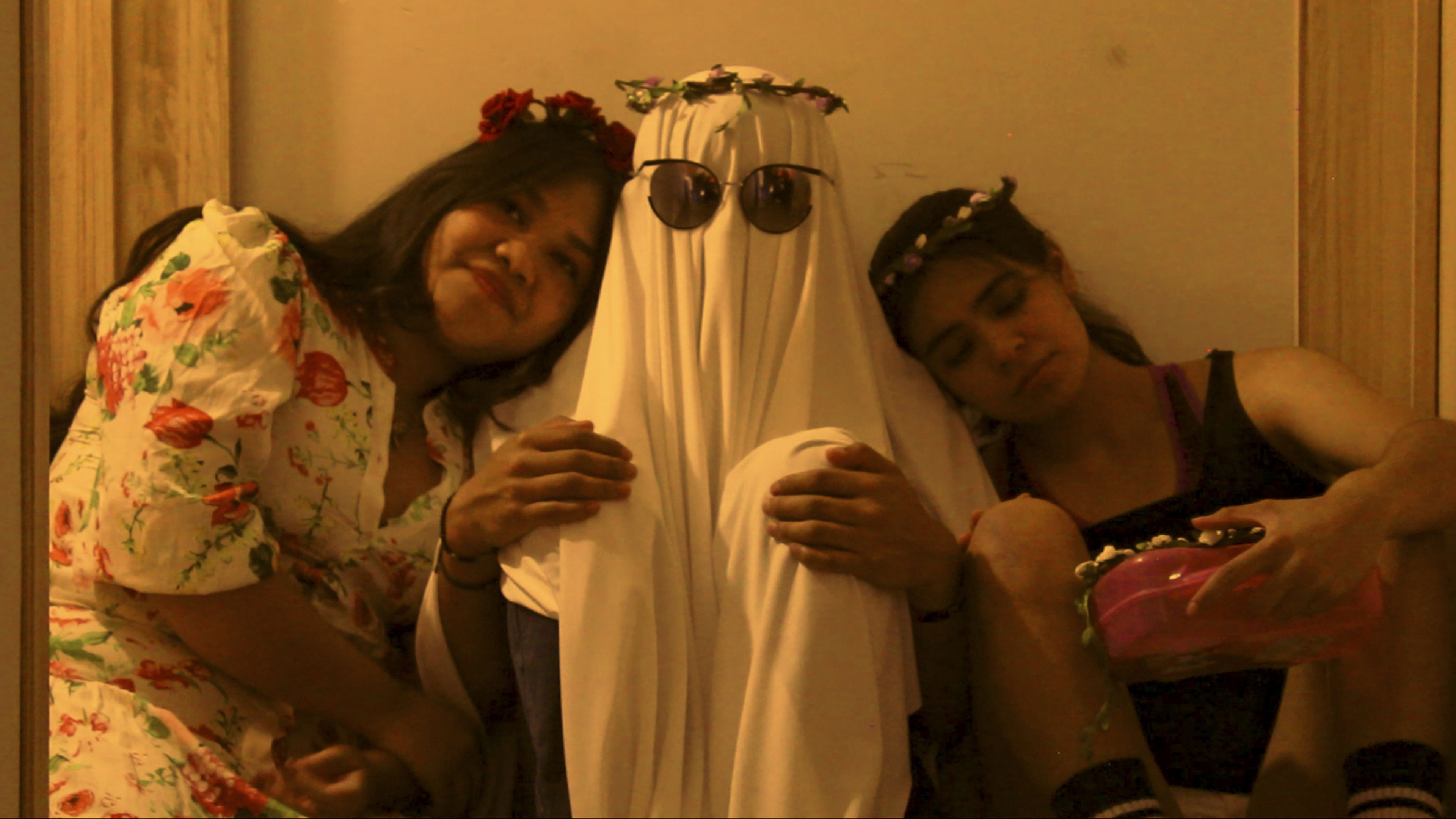 Backdrop for Rosas y Fantasmas