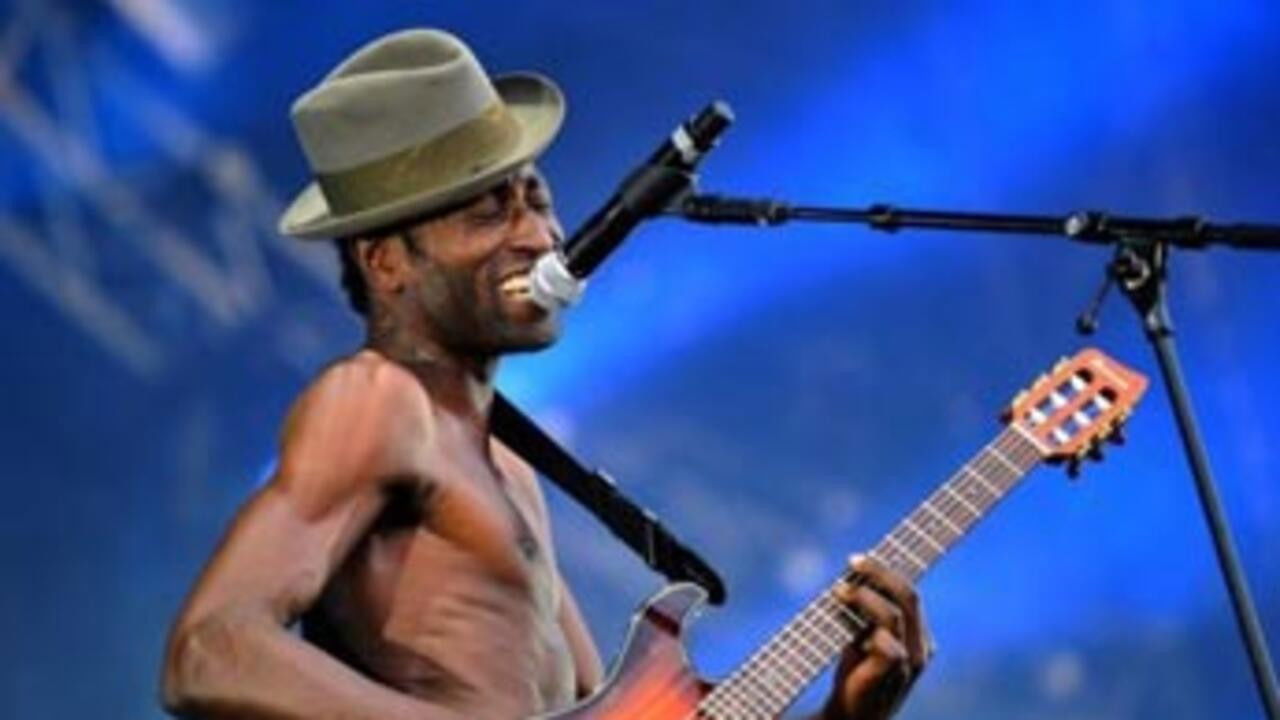 Backdrop for Keziah Jones - Live at the Elysée Montmartre