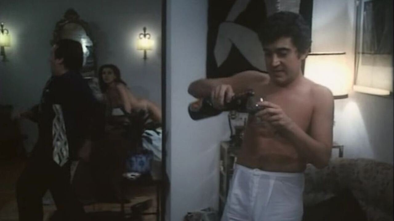 Backdrop for Los chulos