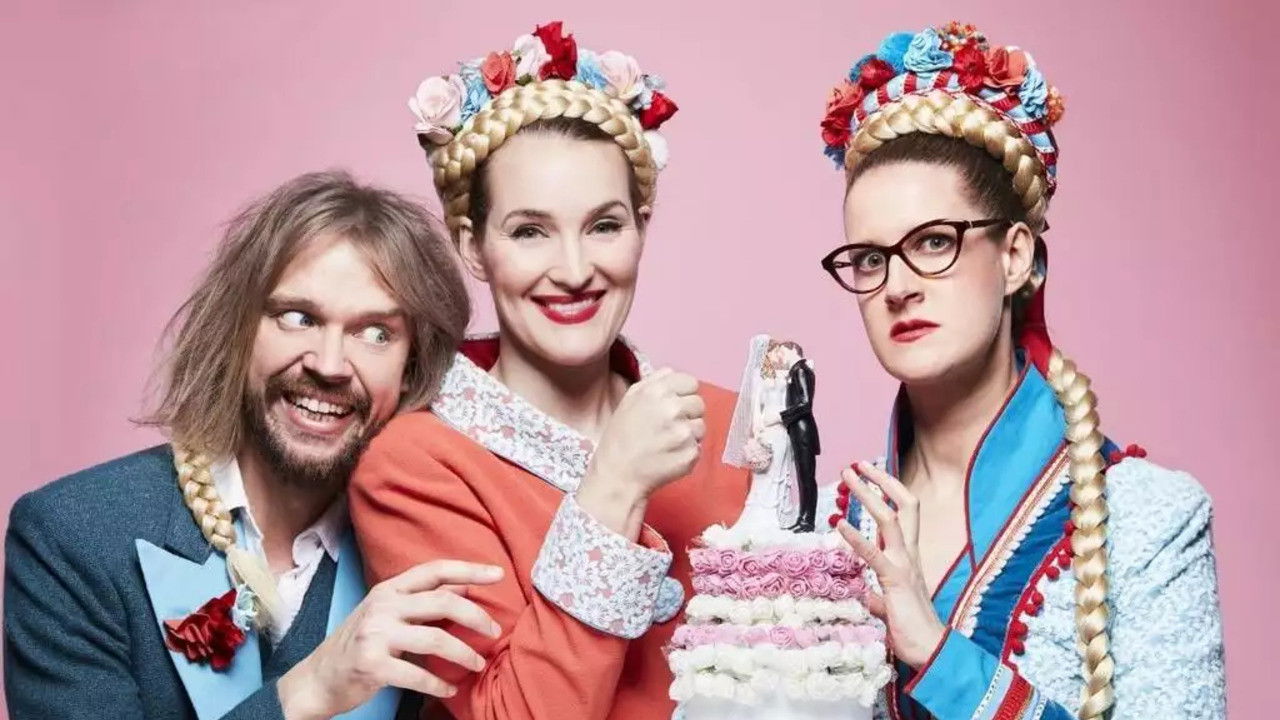 Backdrop for Blond and Blond and Blond - Mariaj en chonsons