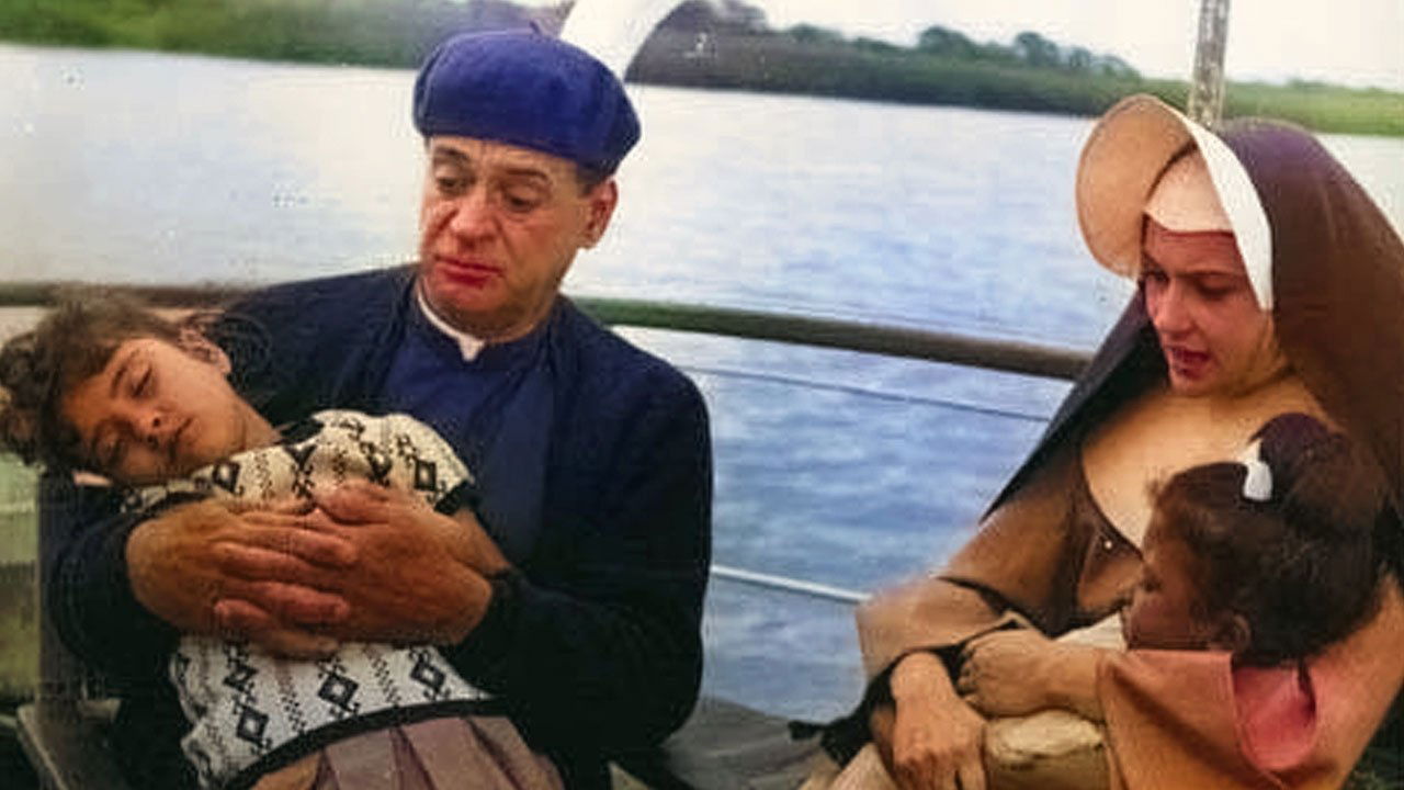 Backdrop for ¡Al diablo con este cura!