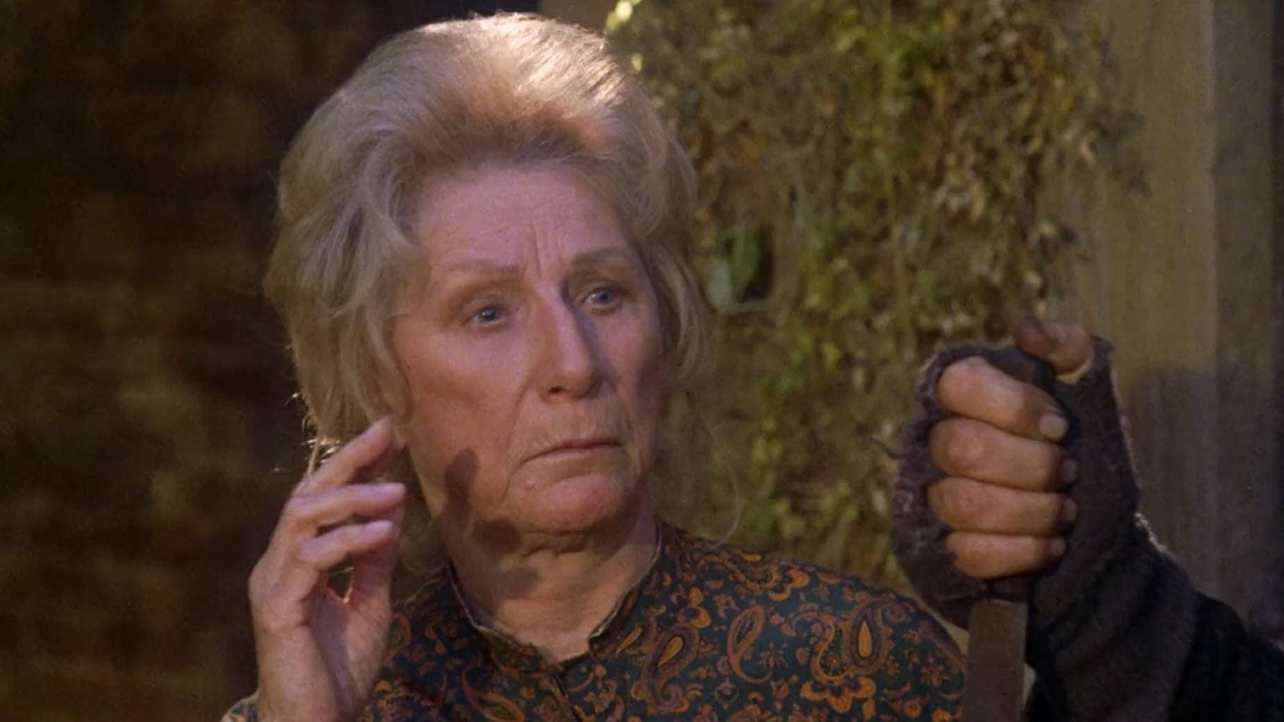 Backdrop for Inn of the Damned