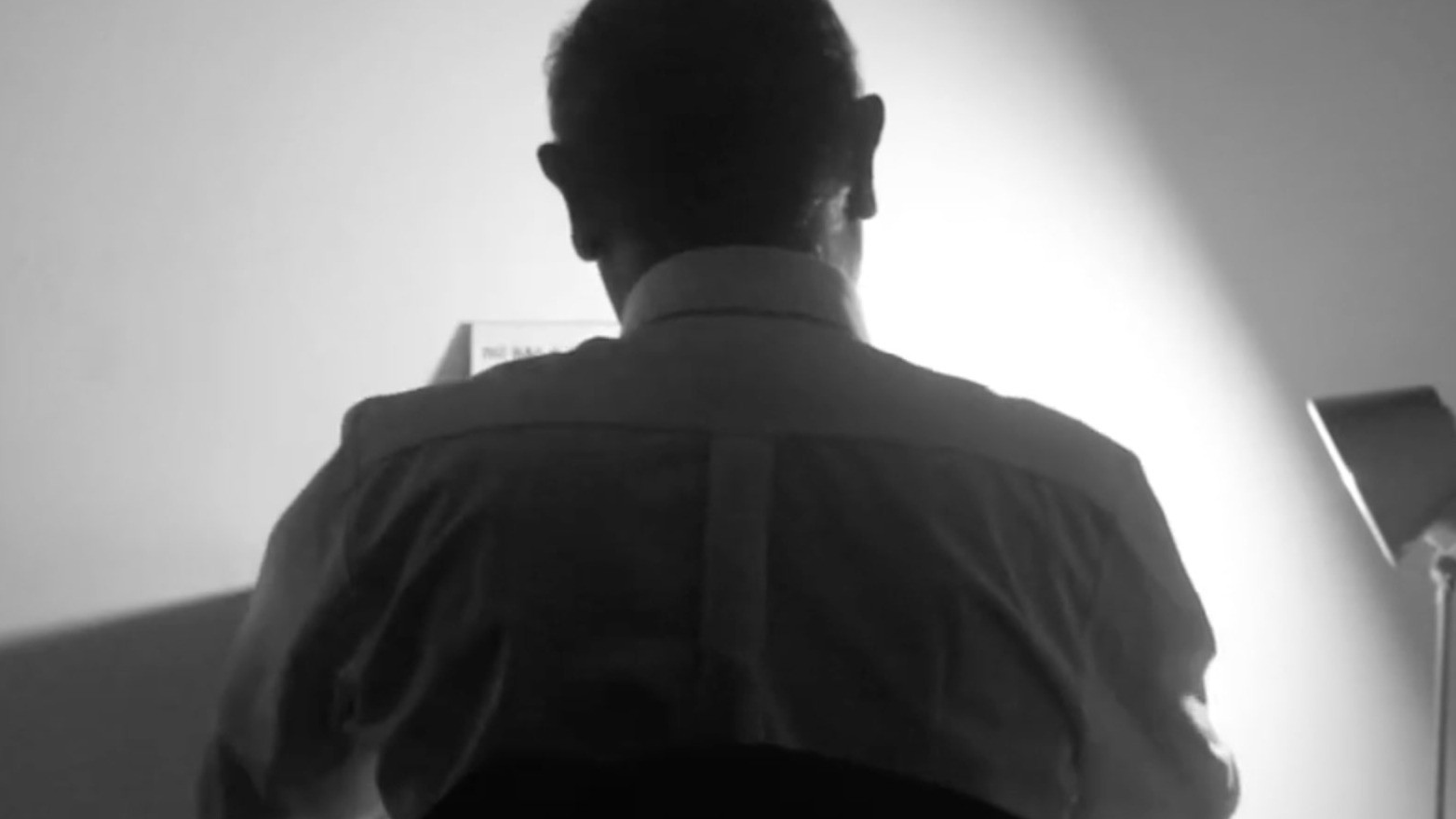 Backdrop for Estoy Cerca, A Un Paso