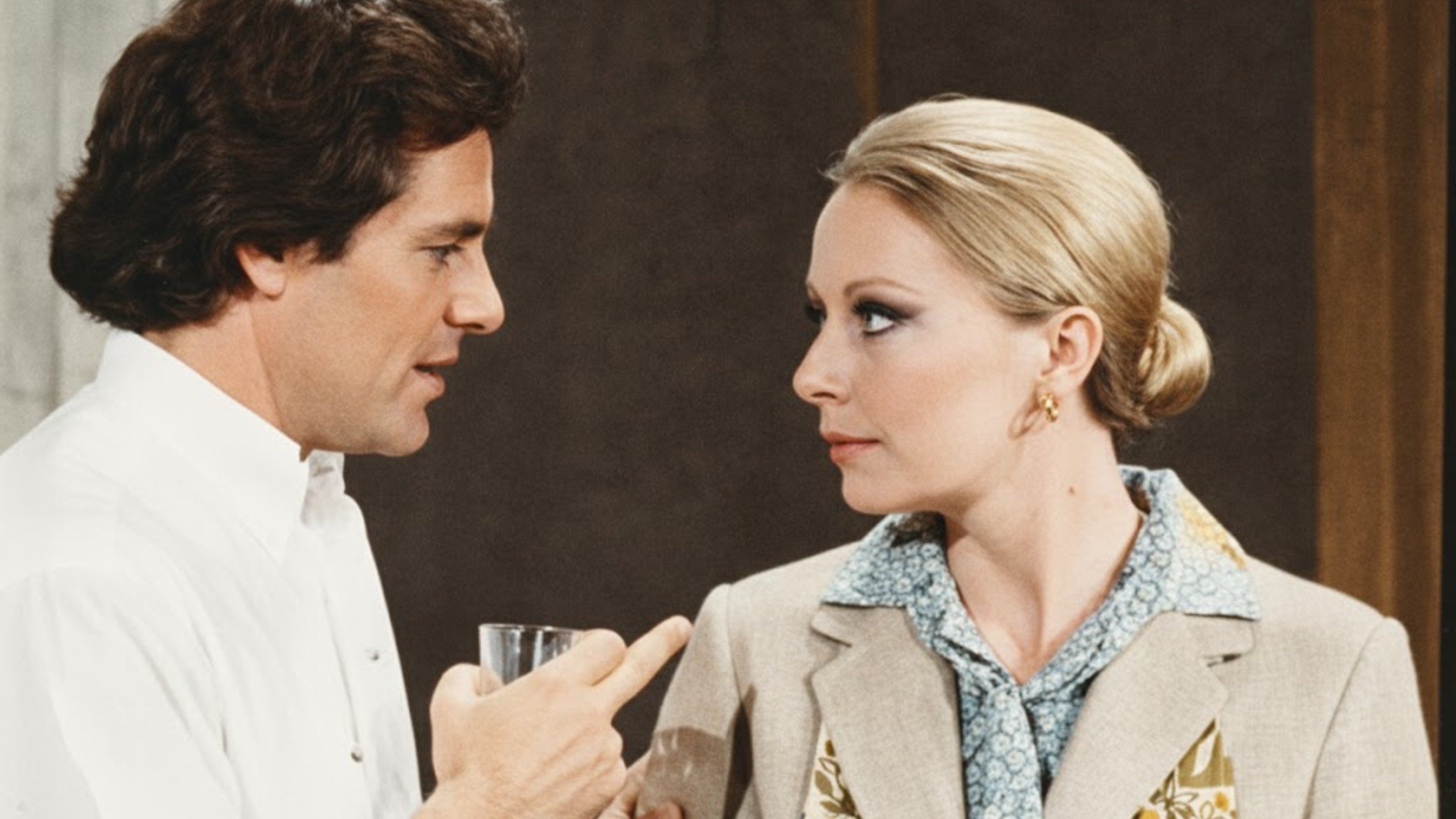 Backdrop for Dinheiro Vivo