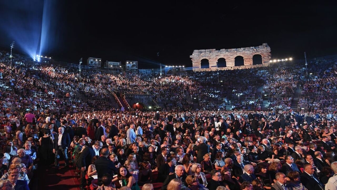 Backdrop for Temporary Road. (una) Vita di Franco Battiato