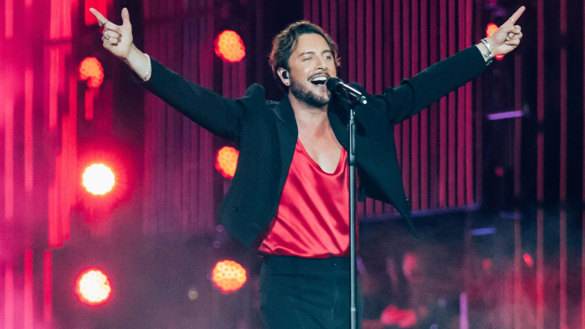Backdrop for Manuel Carrasco - La Última Flecha. Directo Estadio Santiago Bernabéu, Madrid