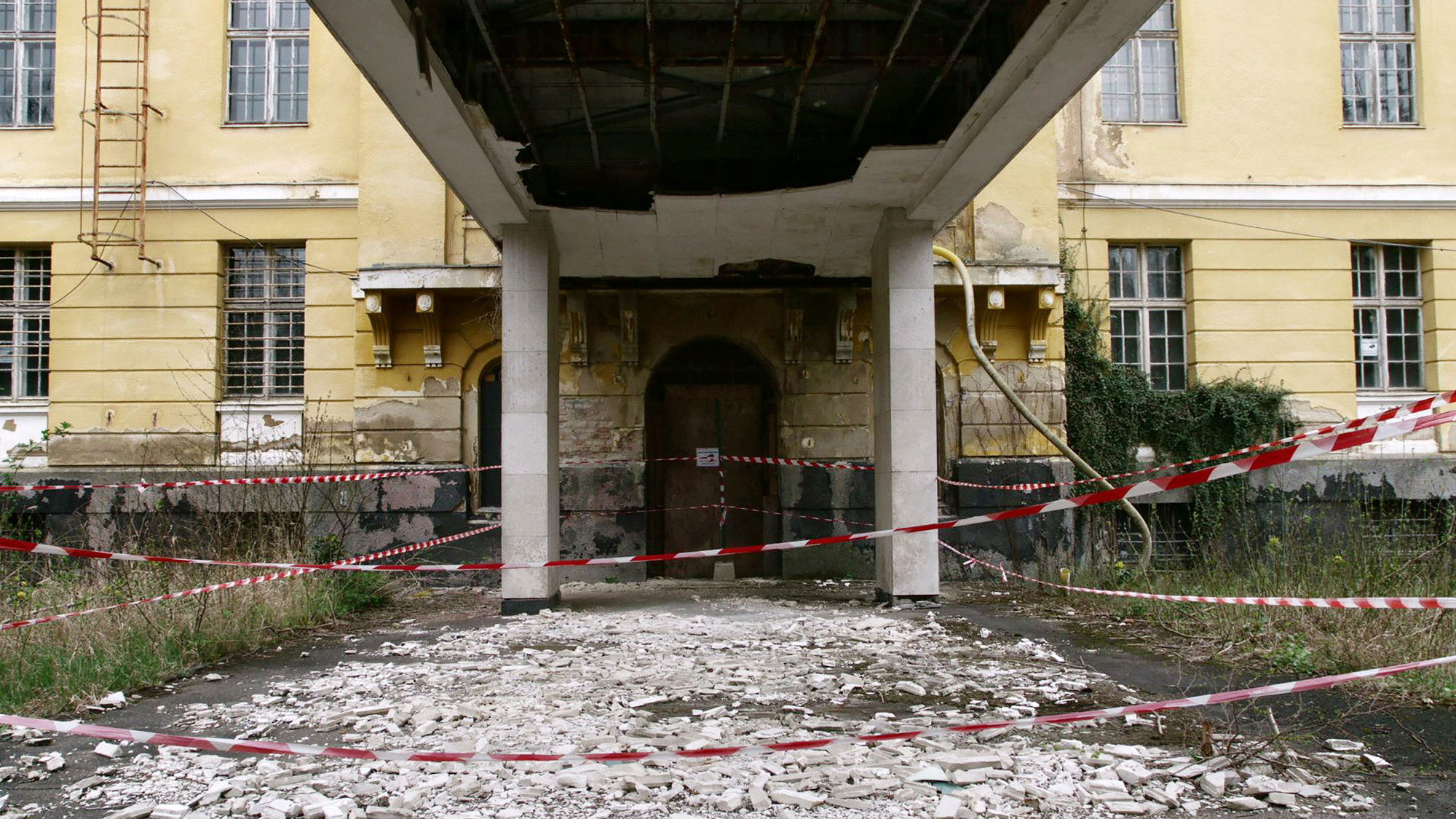 Backdrop for Krieg oder Frieden