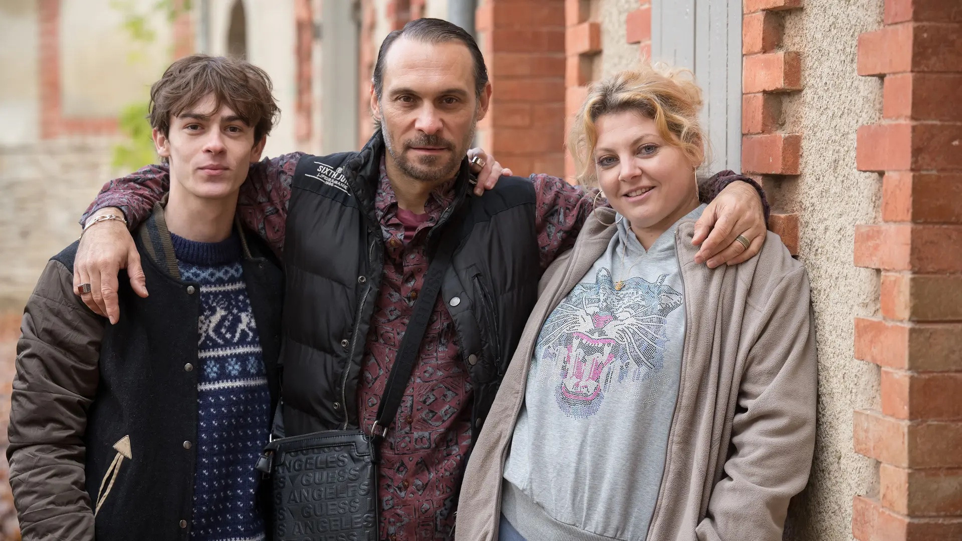 Backdrop for Les Malvenus