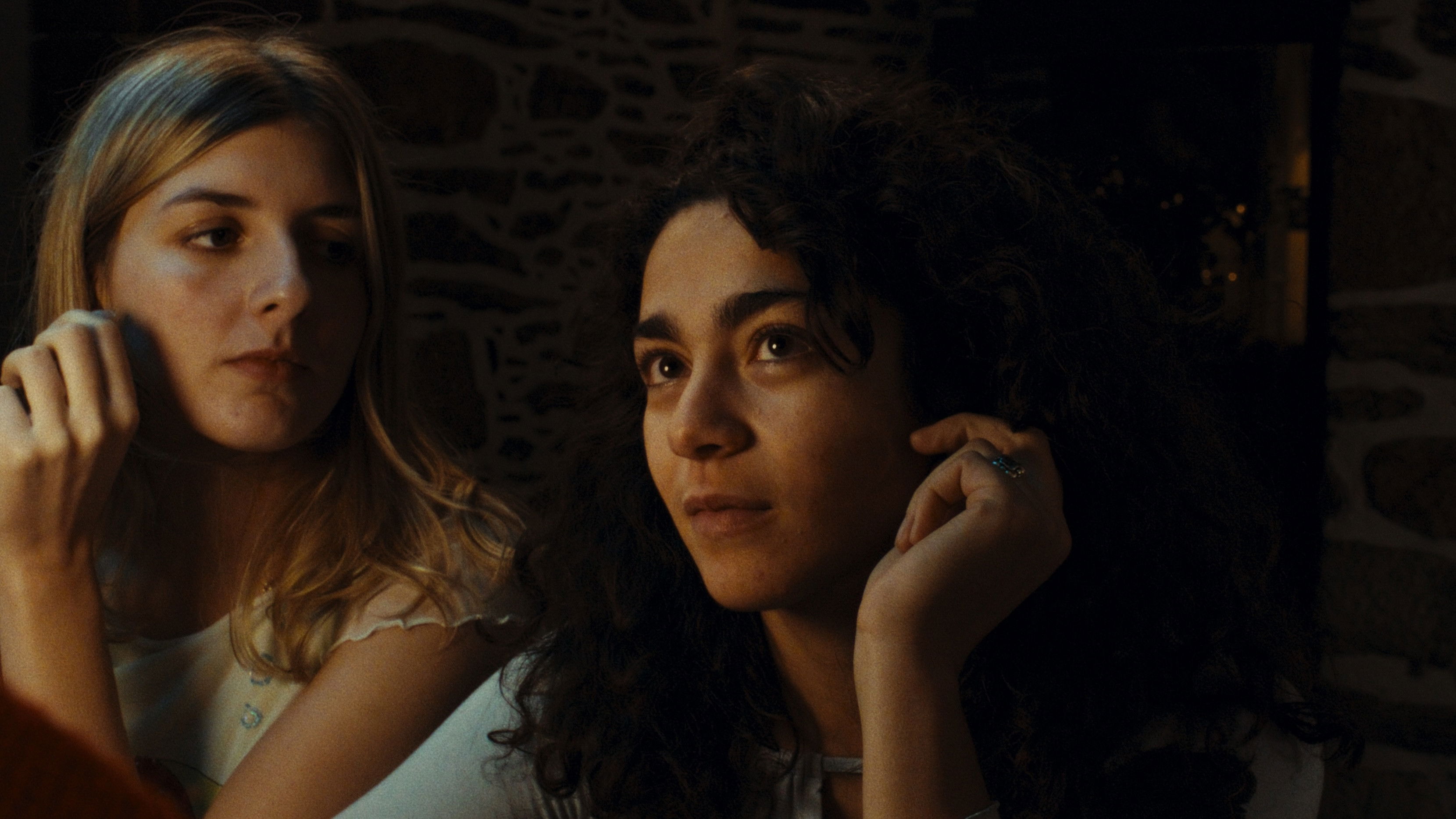 Backdrop for L'Amant Trouble