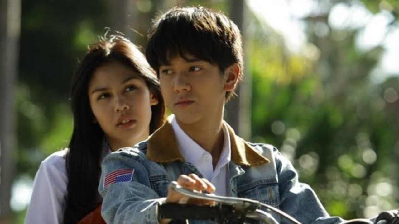 Backdrop for Dilan 1990