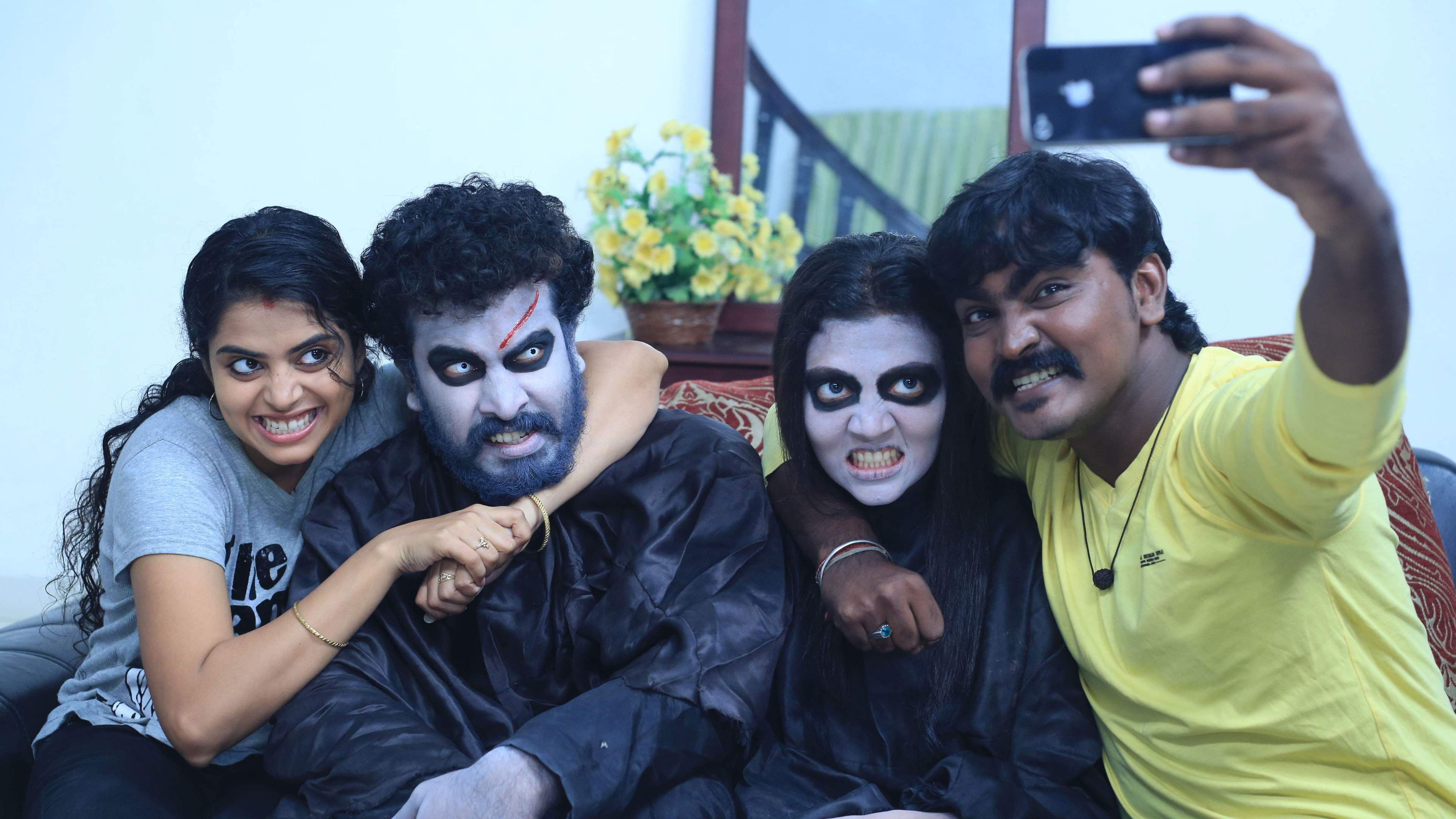 Backdrop for Pei Irukka Bayamen