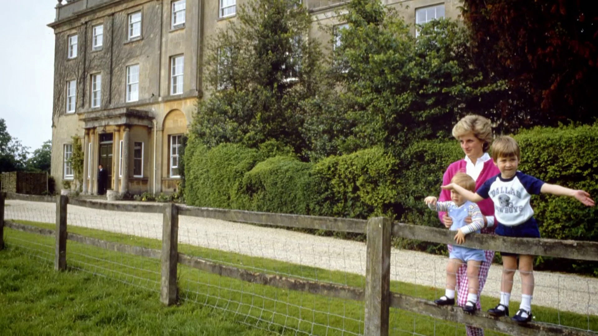 Backdrop for Highgrove House: A Royal Residence