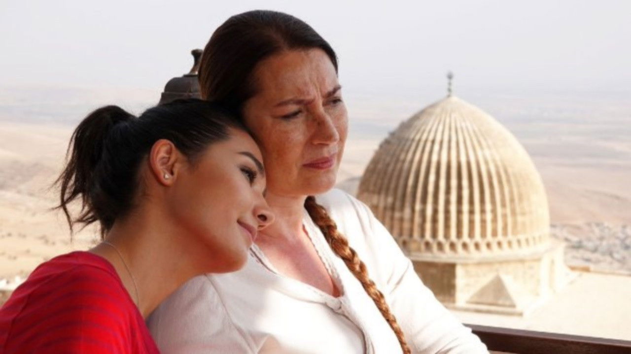 Backdrop for Opening the Door