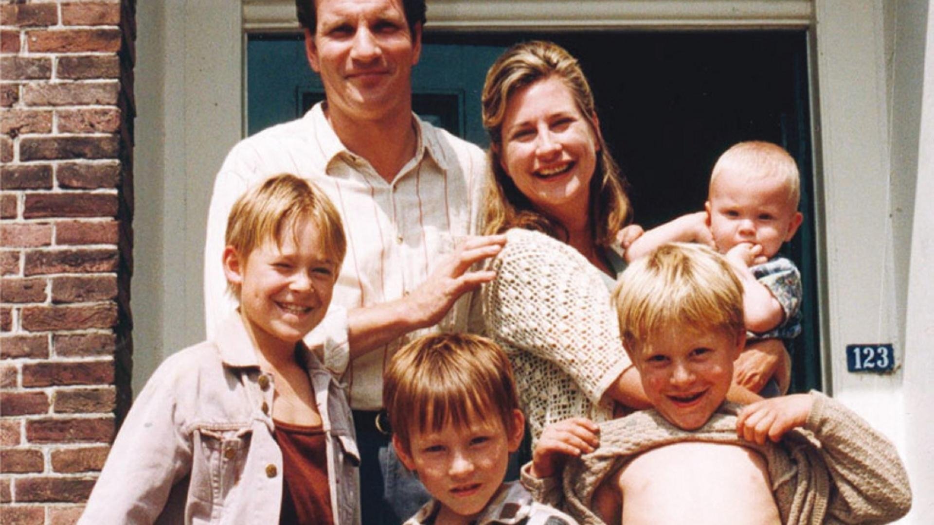 Backdrop for De Daltons