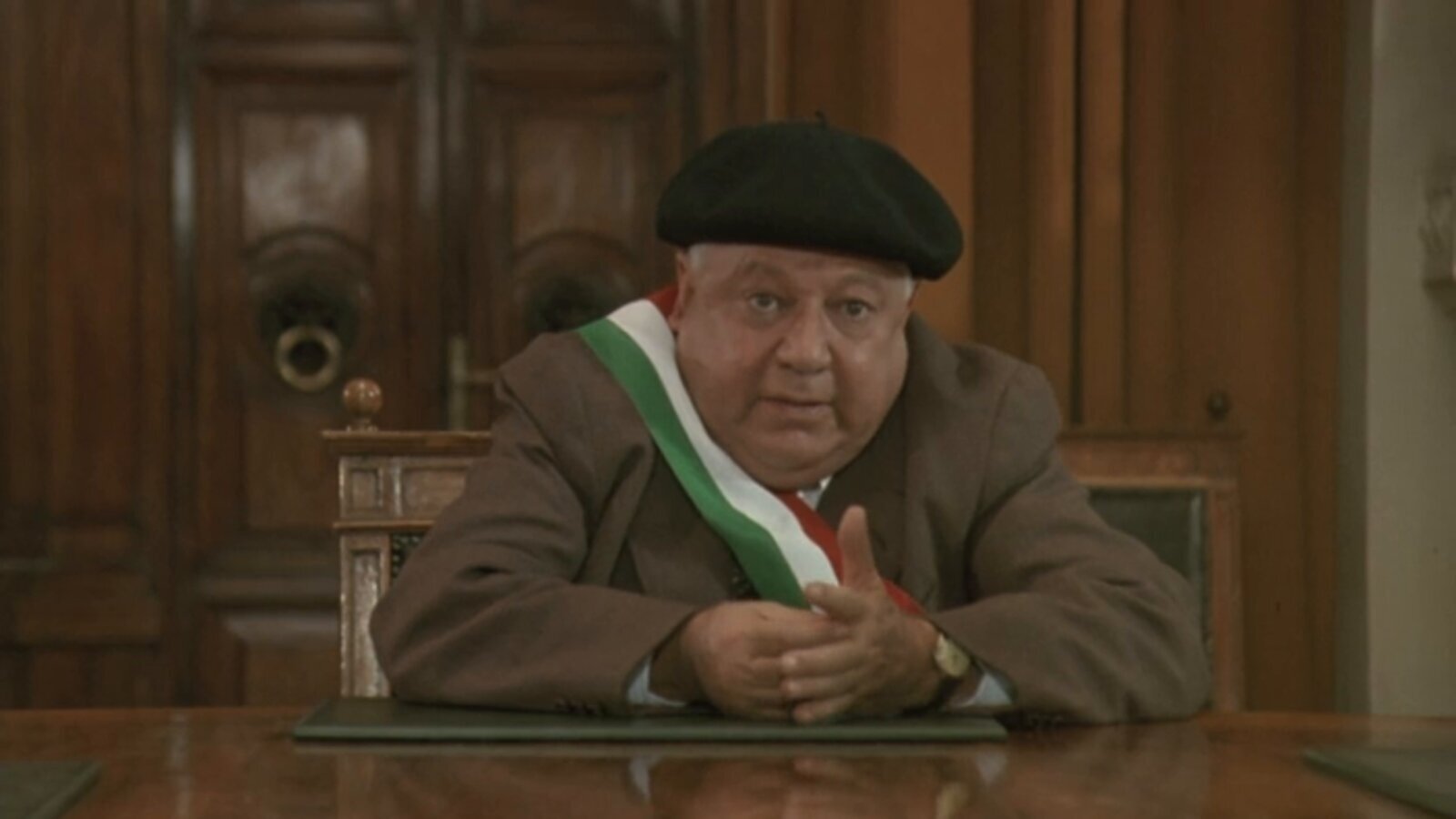 Backdrop for Fantozzi to the Rescue