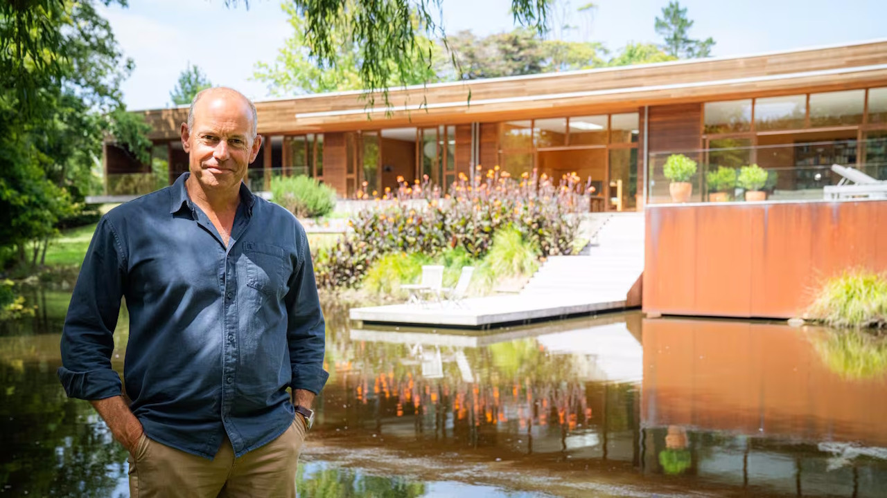 Backdrop for New Zealand's Best Homes with Phil Spencer