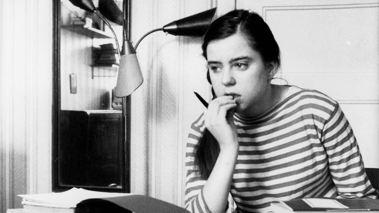 Backdrop for The Hunger Years: In a Land of Plenty