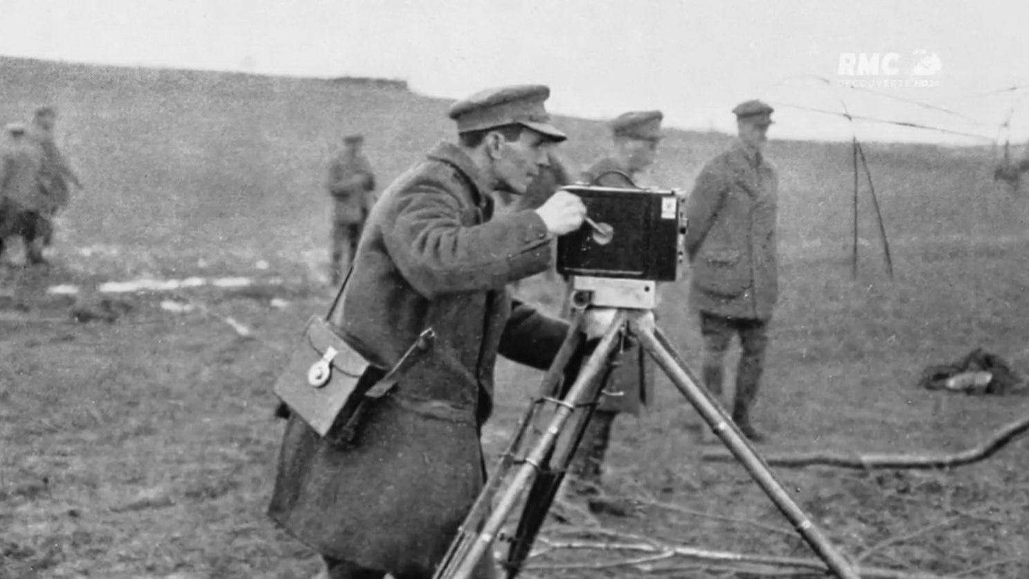 Backdrop for Dans la peau du premier caméraman de guerre