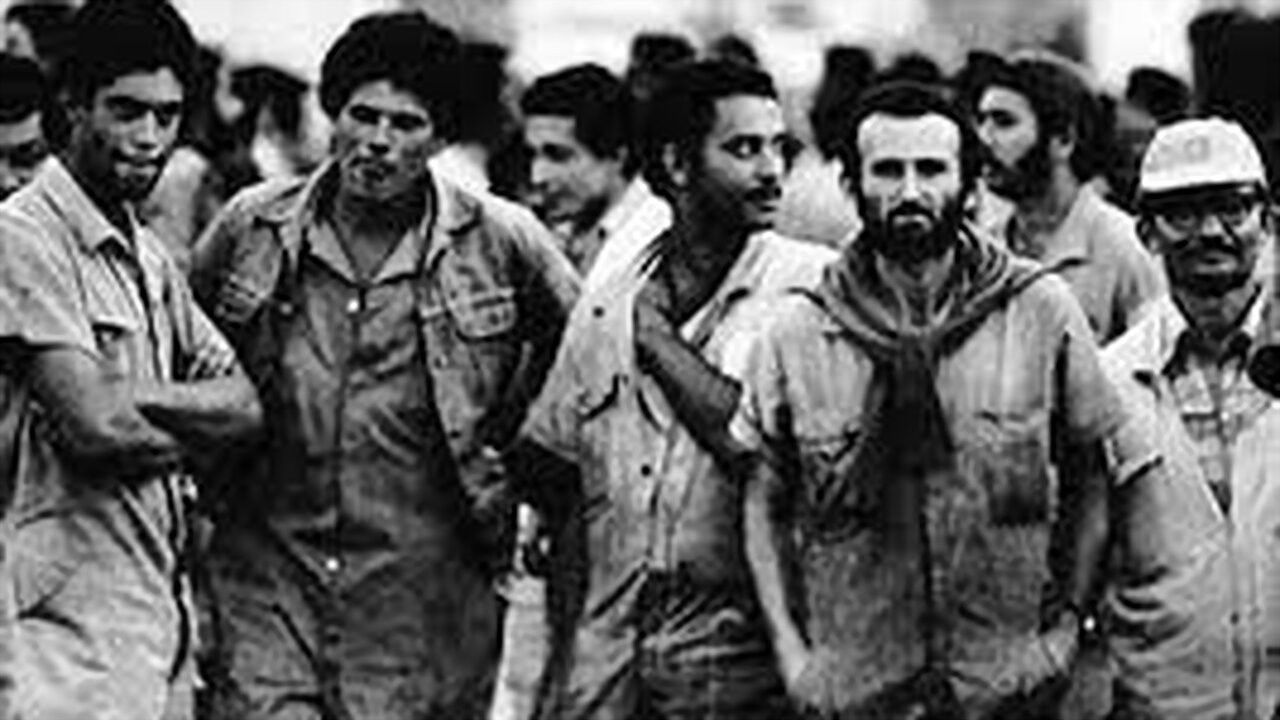 Backdrop for Braços Cruzados, Máquinas Paradas