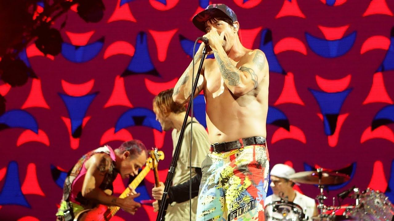 Backdrop for Red Hot Chili Peppers Live At The Pyramids