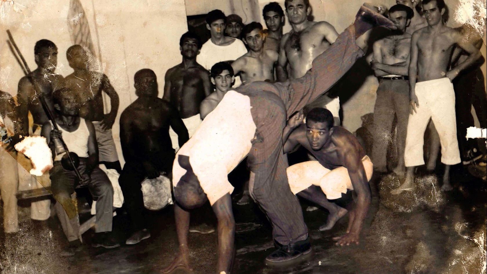 Backdrop for Mestre Eziquiel - História e Memória do Regional Mais Angoleiro
