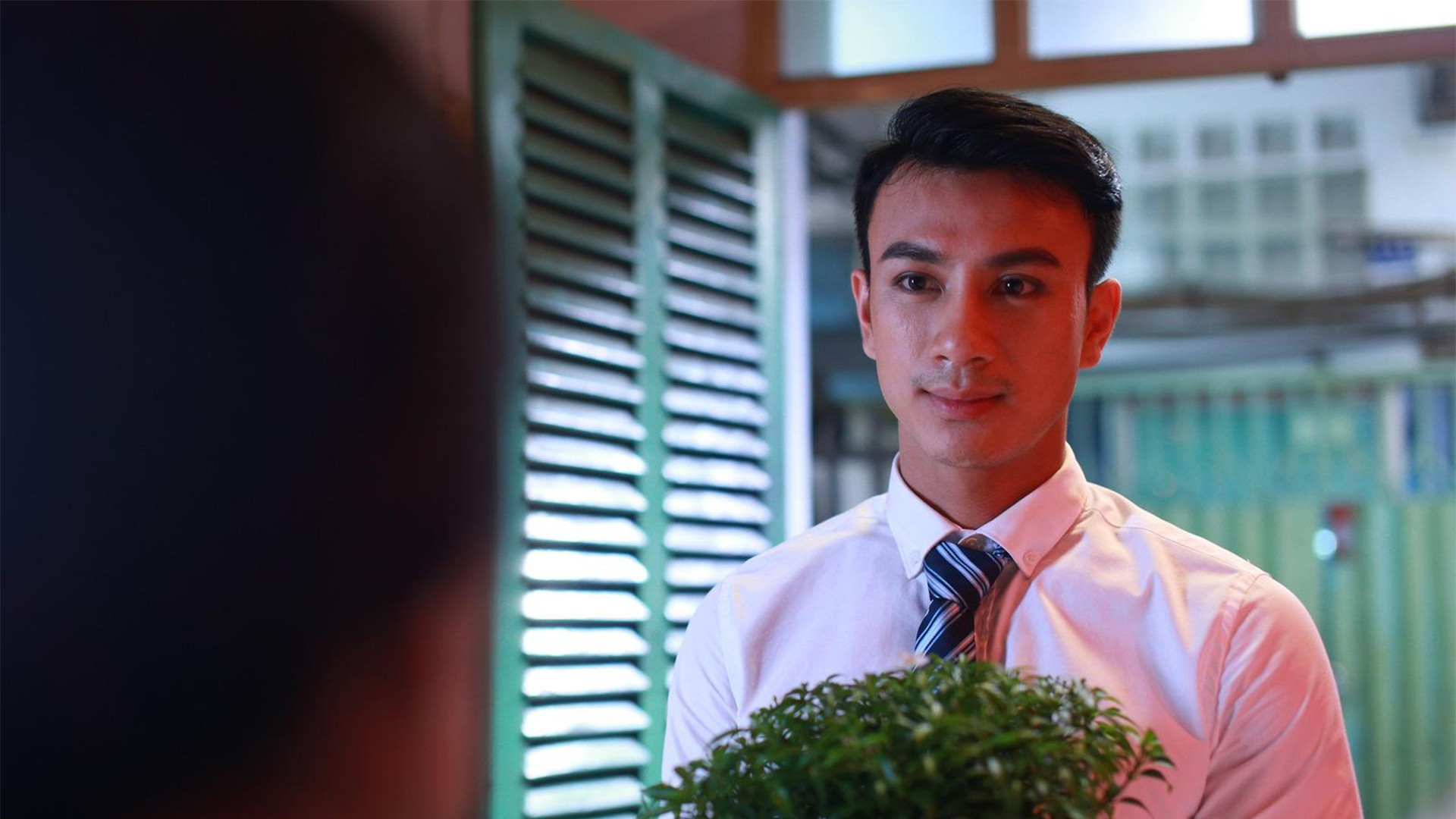 Backdrop for Có Căn Nhà Nằm Nghe Nắng Mưa