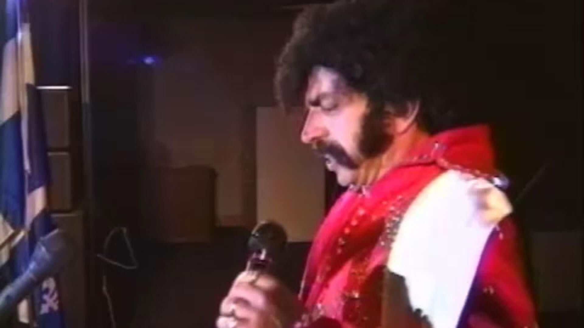 Backdrop for Elvis Gratton, président du comité des intellectuels pour le non